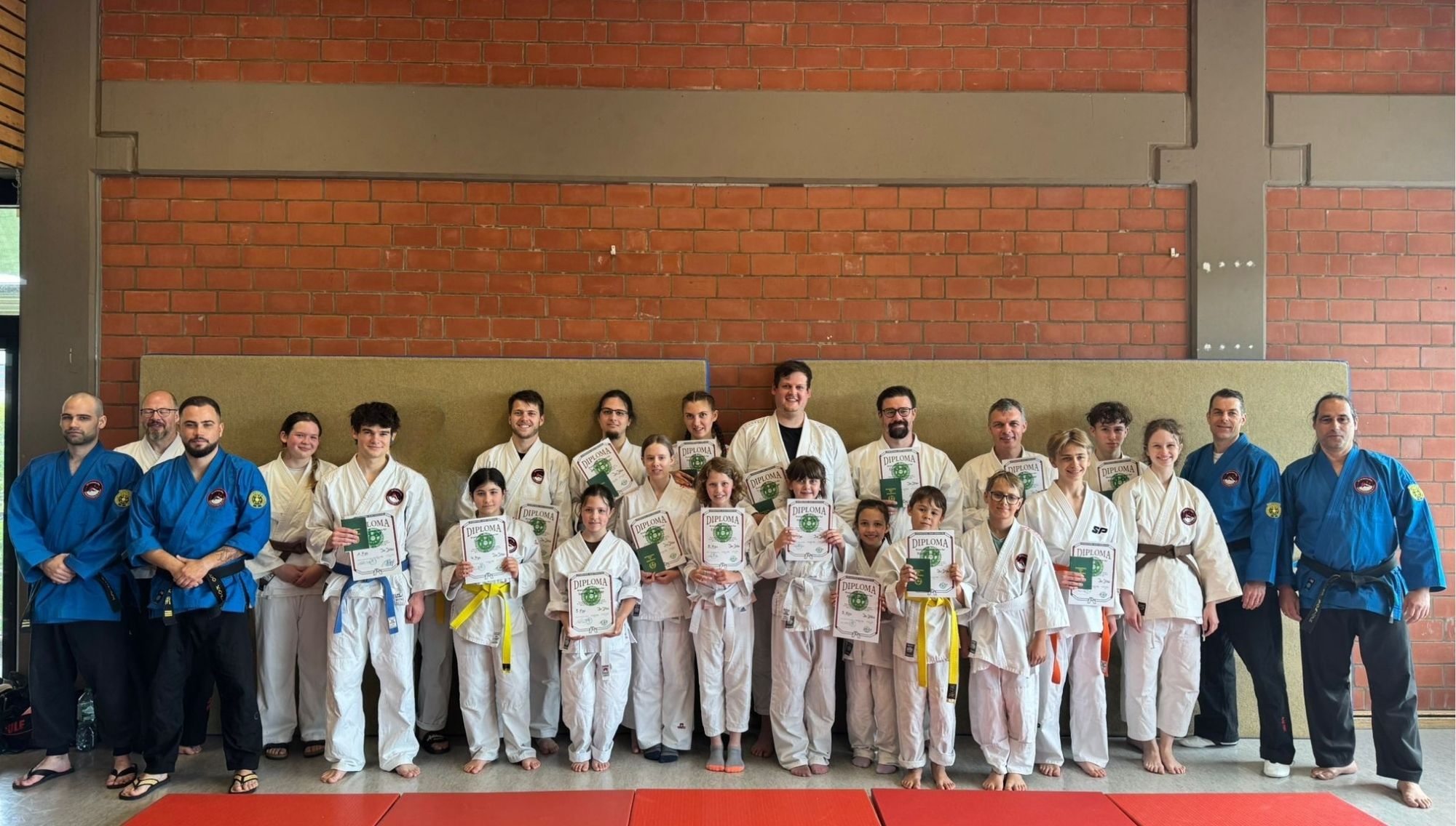 2506 Gruppenbild JJ Pruefung 070625 ohne JPK